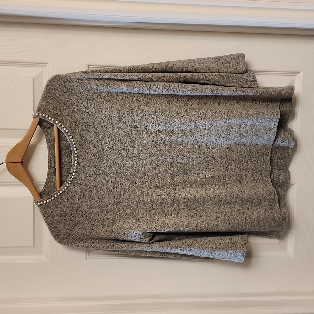 Coin‎ 1804 Los Angeles Grey Trumpet Sleeve Sweater with Pearl Accents.